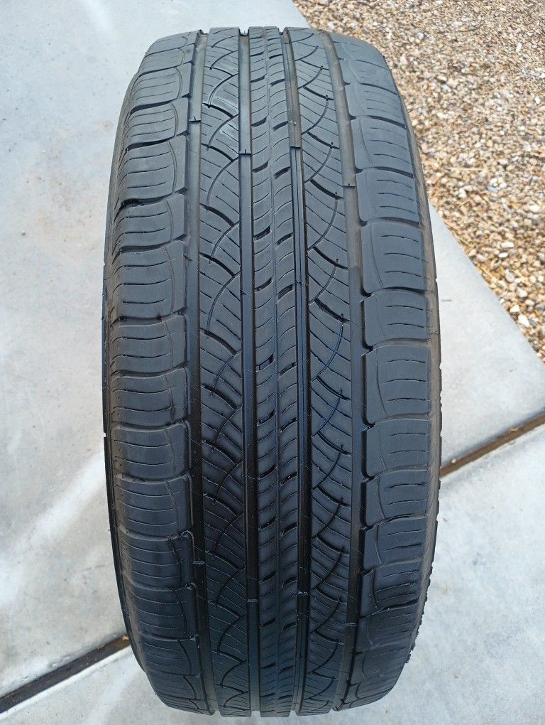 245/60/18 Michelin Latitude tire