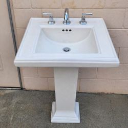 Kohler Pedestal Sink w/ Faucet – Complete Set