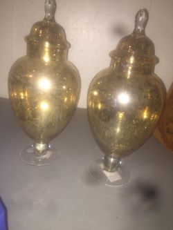 2 glass vases with Lids