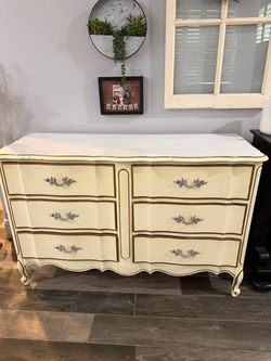 Vintage French Provincial 6-Drawer Dresser