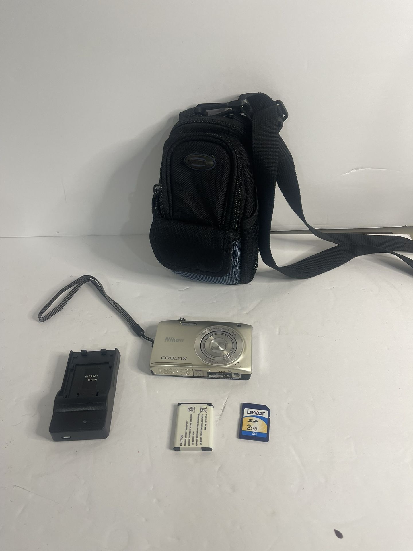 Nikon Coolpix S3100 Digital Camera 14.0MP 5x Wide Optical Zoom HD Video Mint