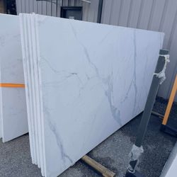 QUARTZ STONE SLABS JUMBO IN CALACATTA MARBLE 📏Each slabs cover 55.1 sq.ft, Thickness 3 cm 🔥Price $799 per Slab🔥 