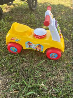 Little People fisher price car 10$ pickup only or bundle with another item