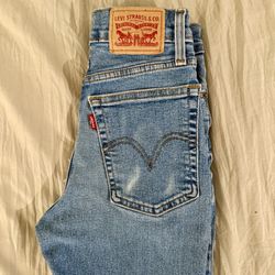 👖💙 Levi’s Wedgie Straight Jeans — Light Wash, Size 24 💙👖