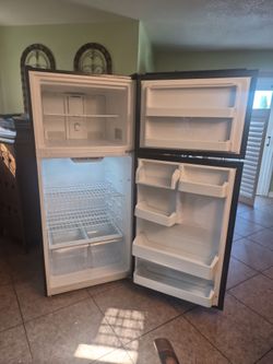 Refrigerator, blk, insignia