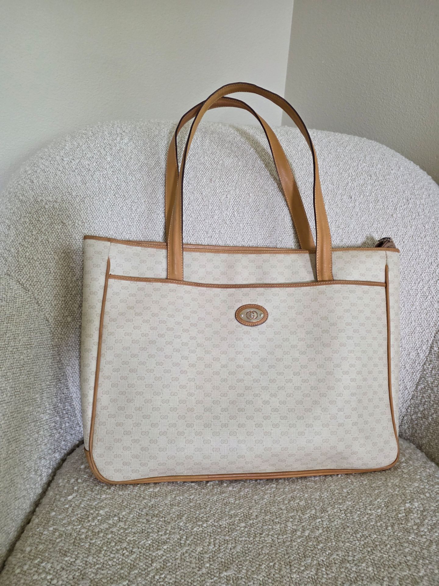 Gucci bag with Certificate of authenticity included