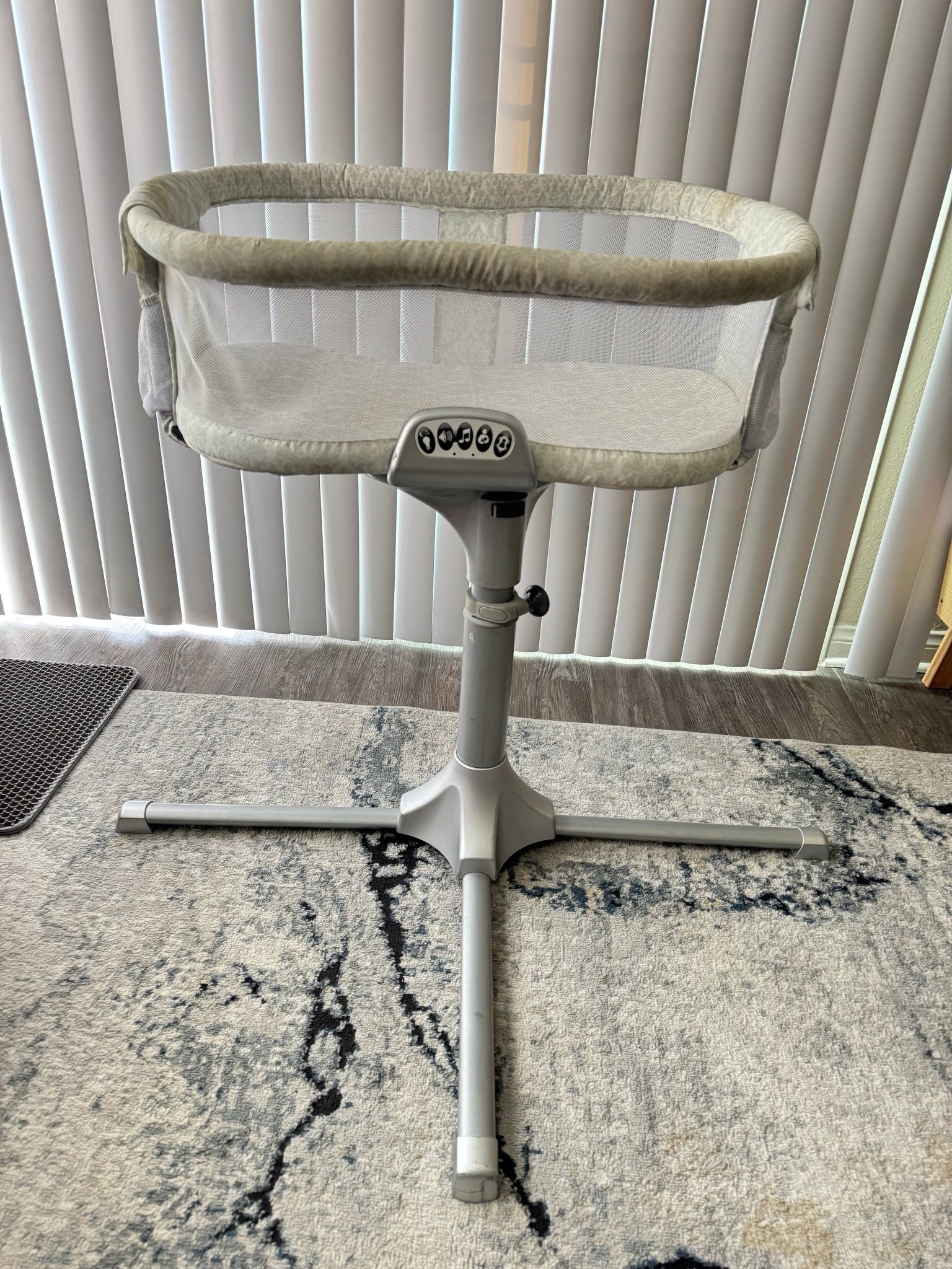 HALO BassiNest Swivel
