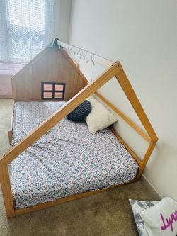 Floor bed for toddler