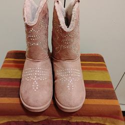 Very Nice & Warm Women's Or Young Girls Forever Link Rhinestone Furry Flat Boots Size (4) Located In Reedley 