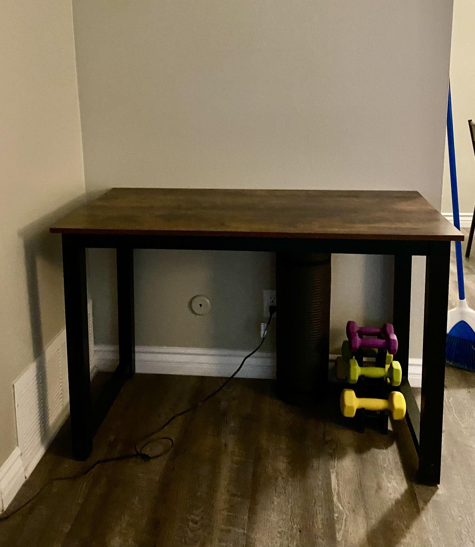 Desk/Table