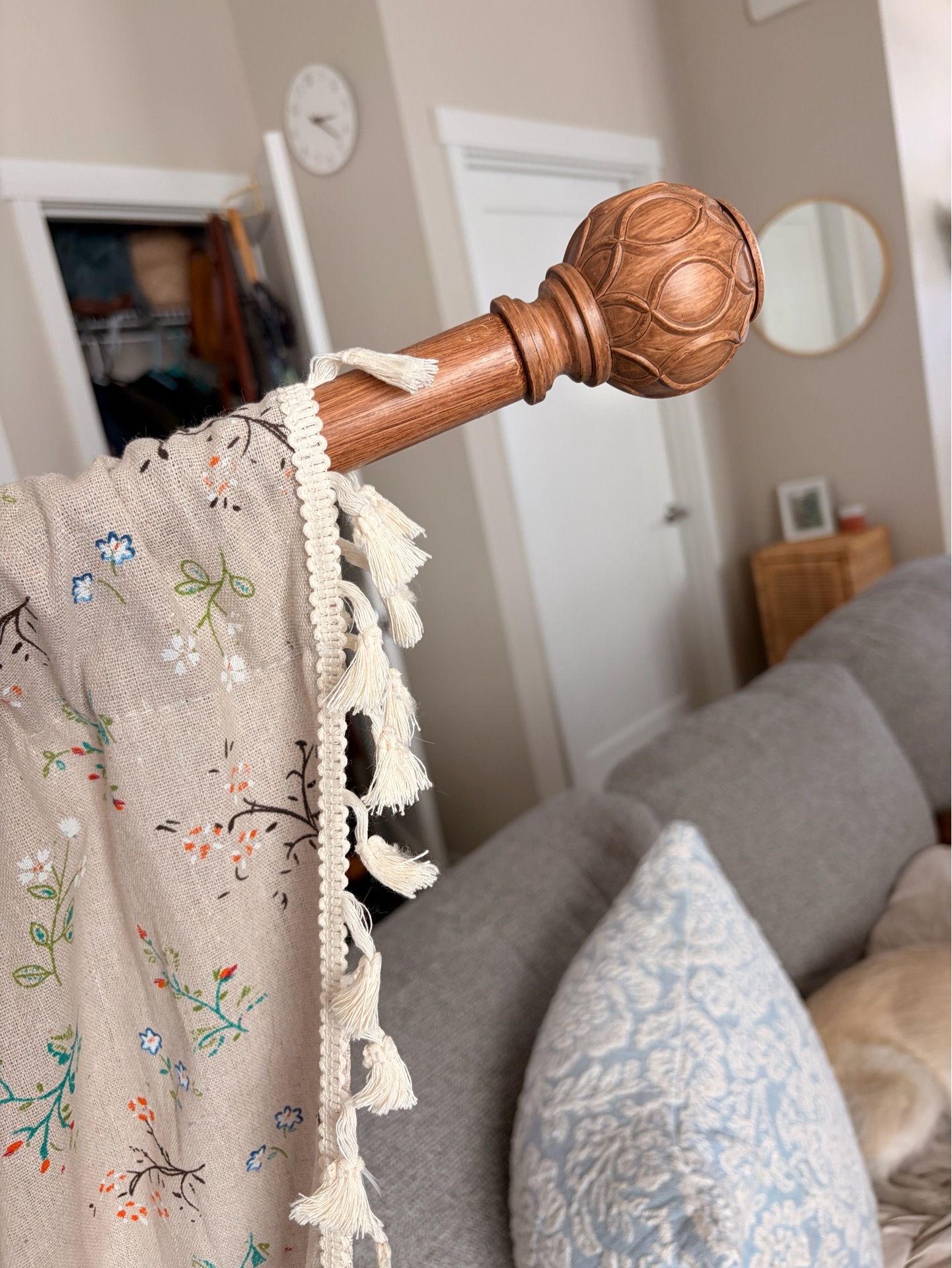 Window curtains and faux wood rod, Like new.