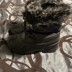 Snow boots w/ Faux Fur (Size5)