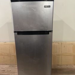 Magic Chef Mini Fridge with Freezer