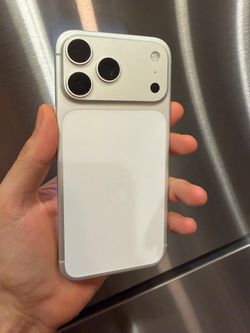 Apple iPhone 17 pro max 256gb unlock no SIM card restrictions silver white 10/10 condition 99% battery