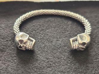 925 Silver chained cuff with skulls