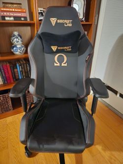 Secretlab Omega Gaming Chair - Excellent Condition
