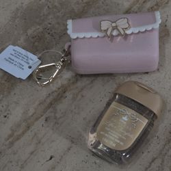 Bath and Body Works Scallop Bow Snap Case
PocketBac Holder

