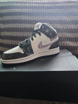 Brand new*6.5Y Air Jordan 1s mid SE(GS)