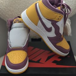 Air Jordan 1 Retro High OG “Brotherhood” – Size 4Y (GS)