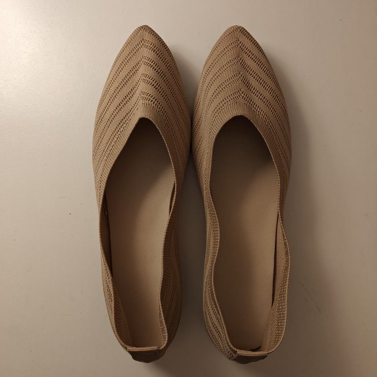 Size 9 Women's Tan Comfort Flats - Stretchy Cloth Material - Gently Used