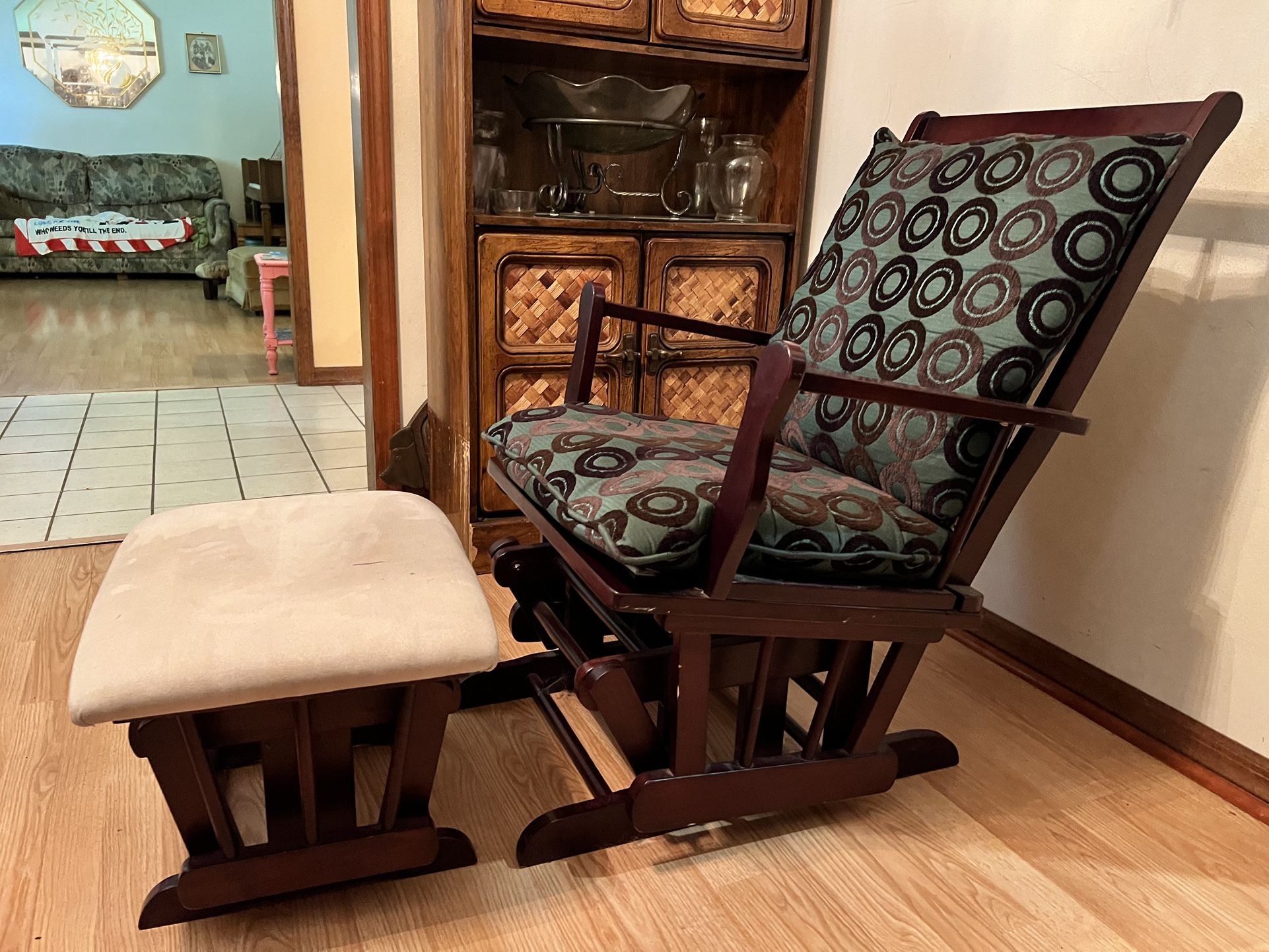 Graco Glider Rocker With Gliding Ottoman