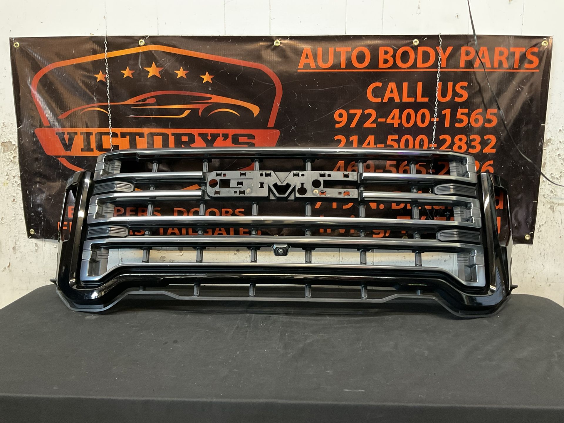 GMC SIERRA 2500/3500 AT4 GRILLE 2020-2023 WITH CAMERA OEM