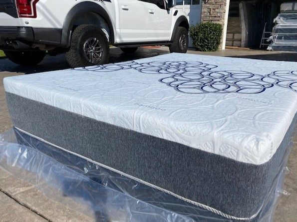 Queen Bamboo Cool Gel Memory Foam!•••