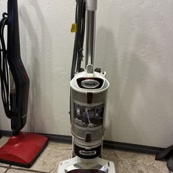 Shark Rotator Professional Lift-Away upright vacuum