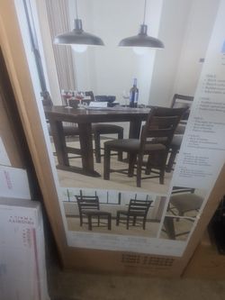 Set Of  4    Counter Height       Chairs