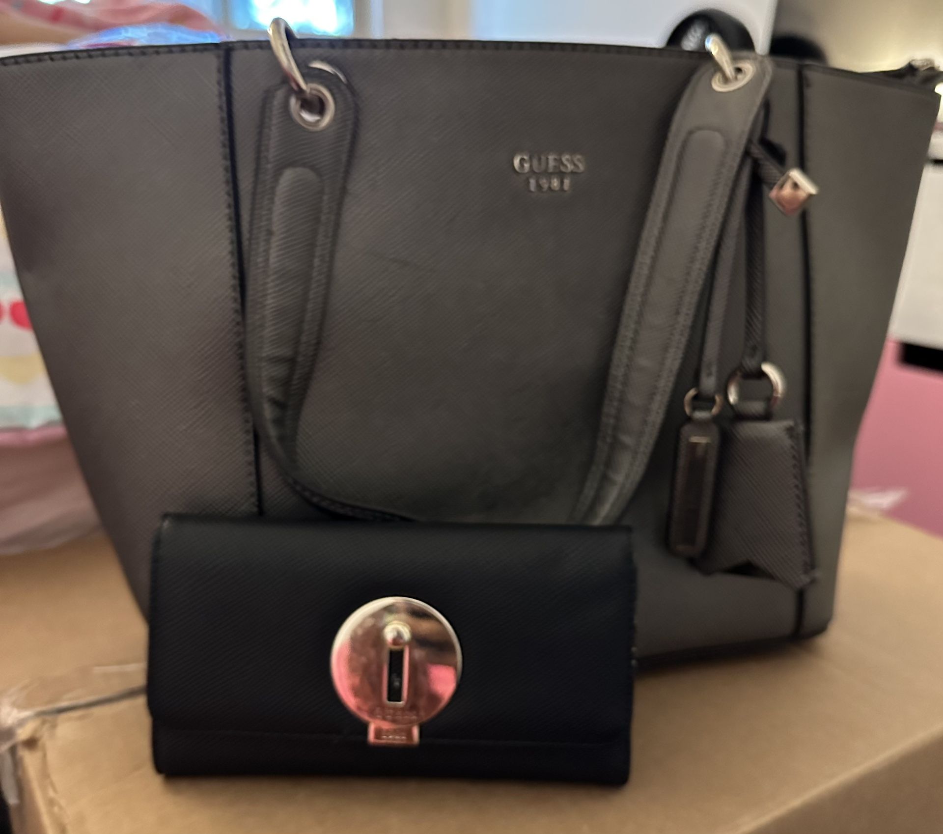 GUESS zipper closure tote bags