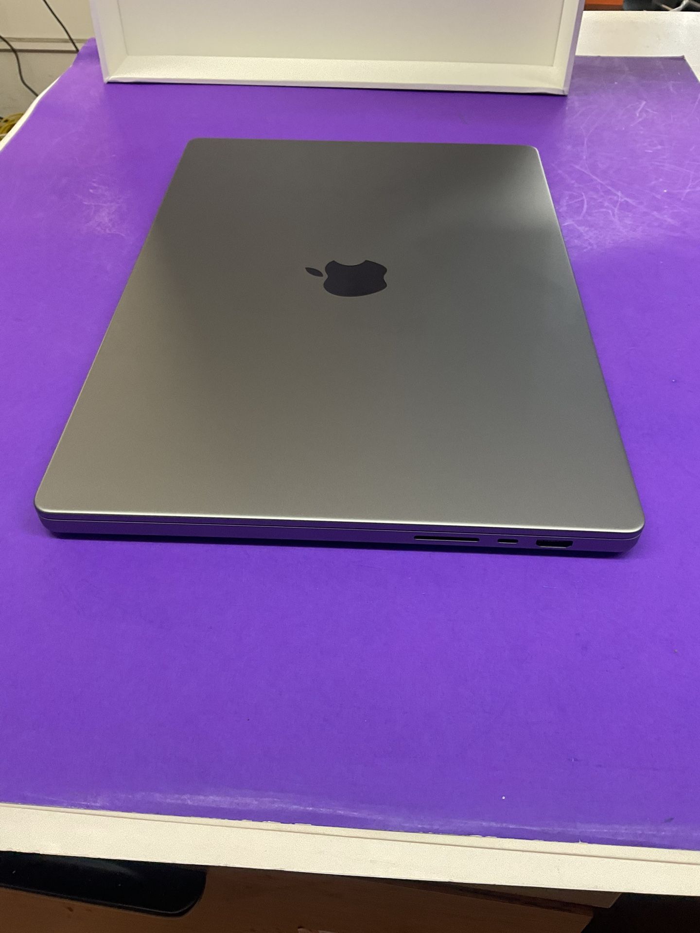 MacBook Pro 13インチ M1 16gb, SSD 2TB 美品。
