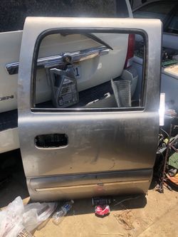 2005 Chevy suburban z71Back door and window