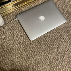 Mac Book Pro perfect condition 