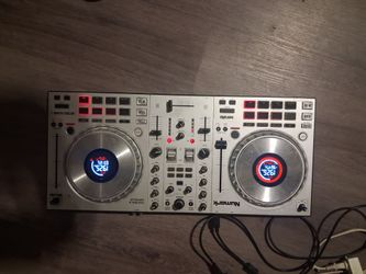 Numark Mixtrack Platinum FX DJ Controller