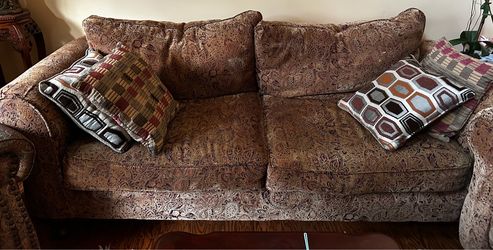 Elegant Paisley Jacquard Sofa & Loveseat Set – Good Condition!