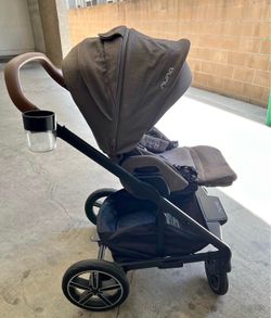 Nuna MIXX Stroller* handle bar and car seat adapter included !!