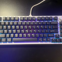 Fully Custom Built GMMK Pro Keyboard  w/Glass Mousepad