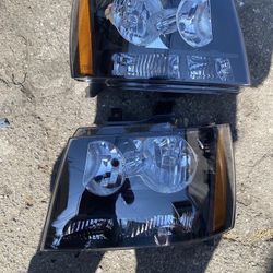 [07-14] [Chevy Tahoe/Avalanche] Black Amber Headlights (Back Small Tabs Broken) - Faros Delanteros negro 