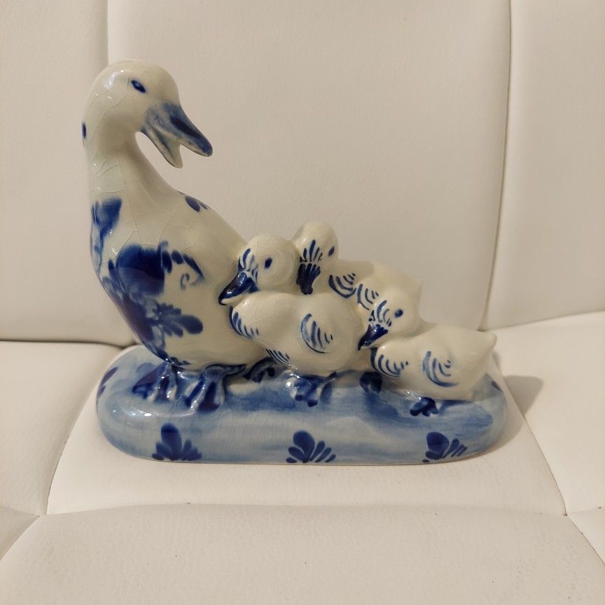RARE Vintage Delft Blue Holland Hand Painted Porcelain Mother Duck & Ducklings