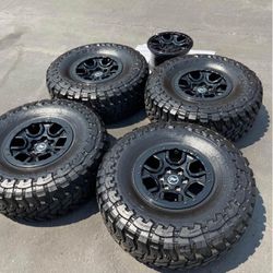 Ford Bronco Sasquatch 17” Gloss Black Beadlock Wheels And 37” Toyo M/T Tires