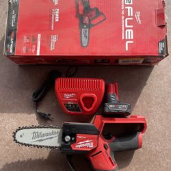 Milwaukee M12 Fuel 6” Pruning Saw Kit