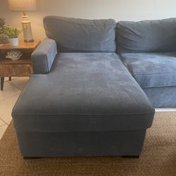 SECTIONAL SOFA 