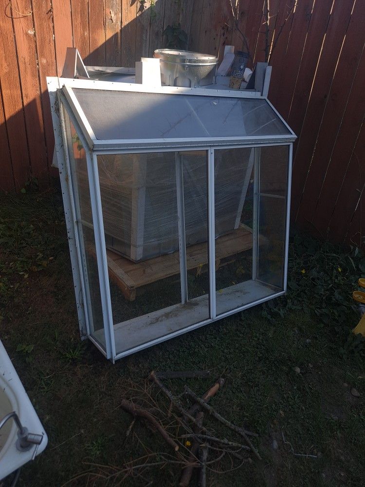 FREE Garden Window for Sale in Auburn, WA OfferUp
