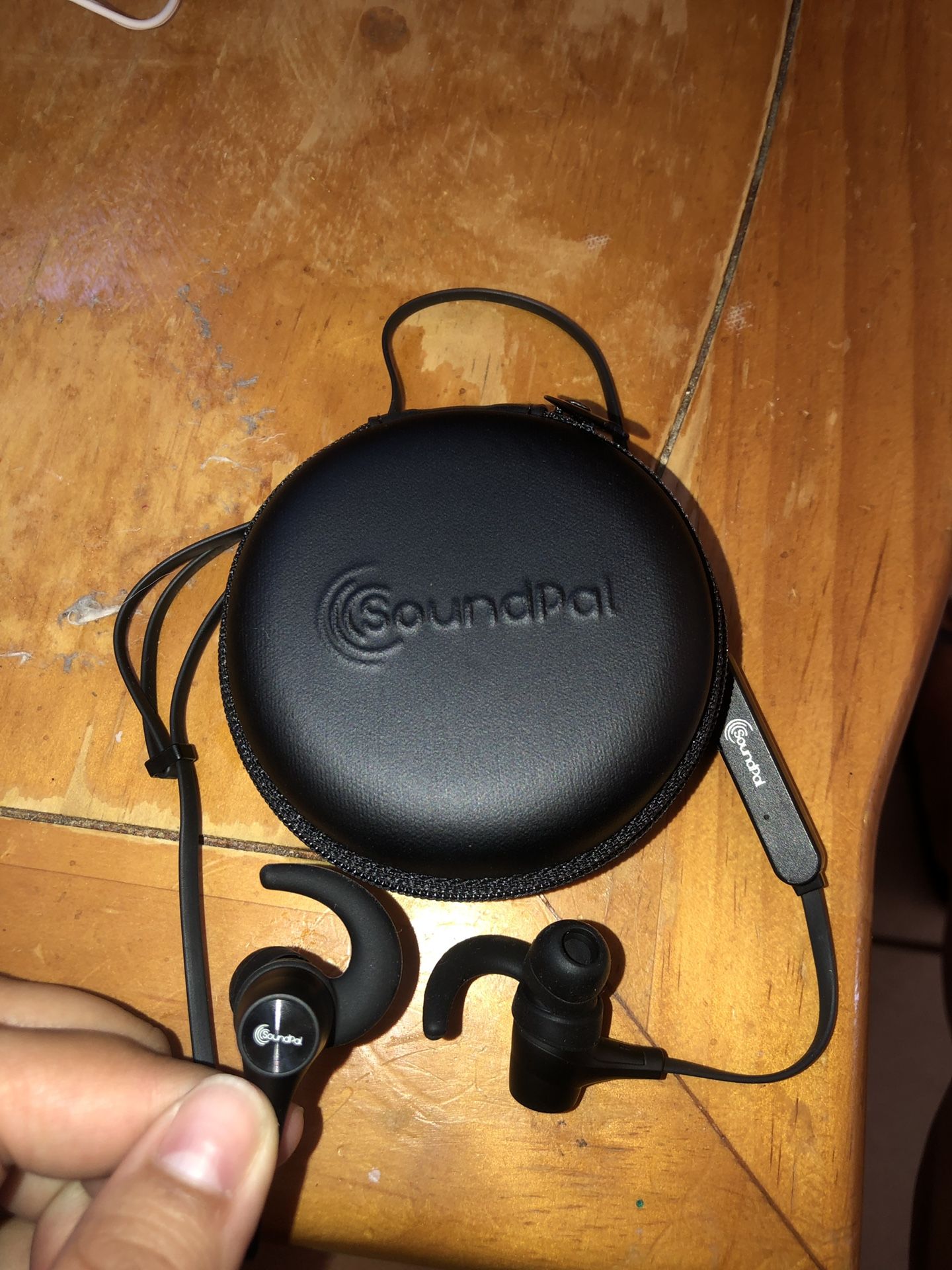 Bluetooth earbuds headphones - brand new