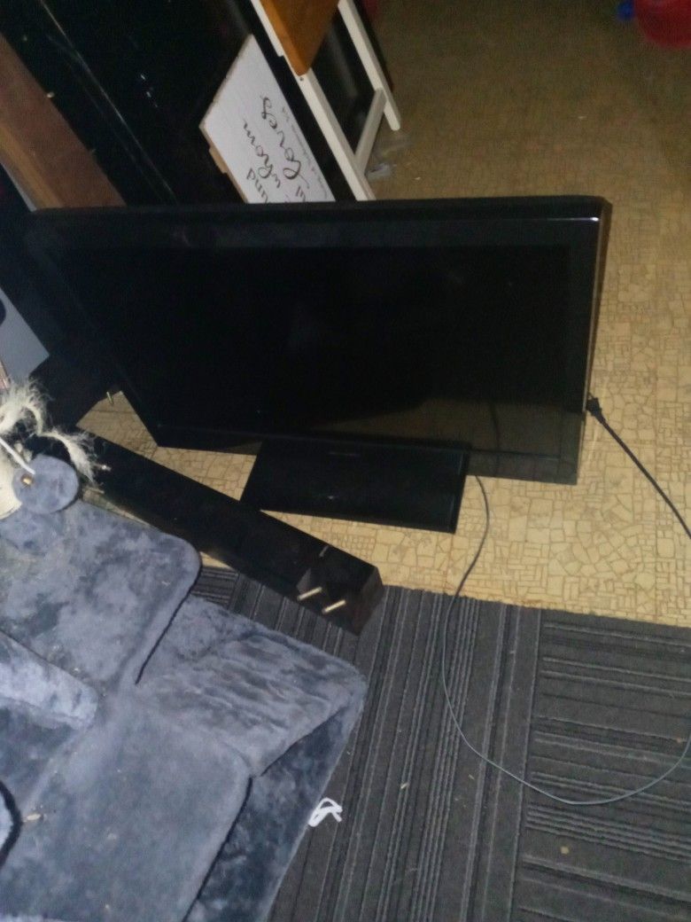 TV DOESN'T WORK FREE FOR PARTS