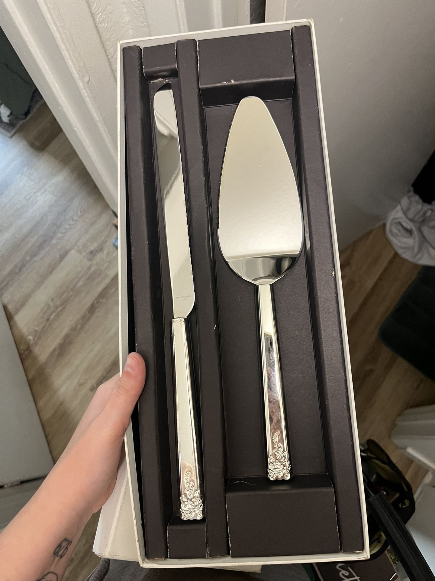 Vera Wang Cake Cutter