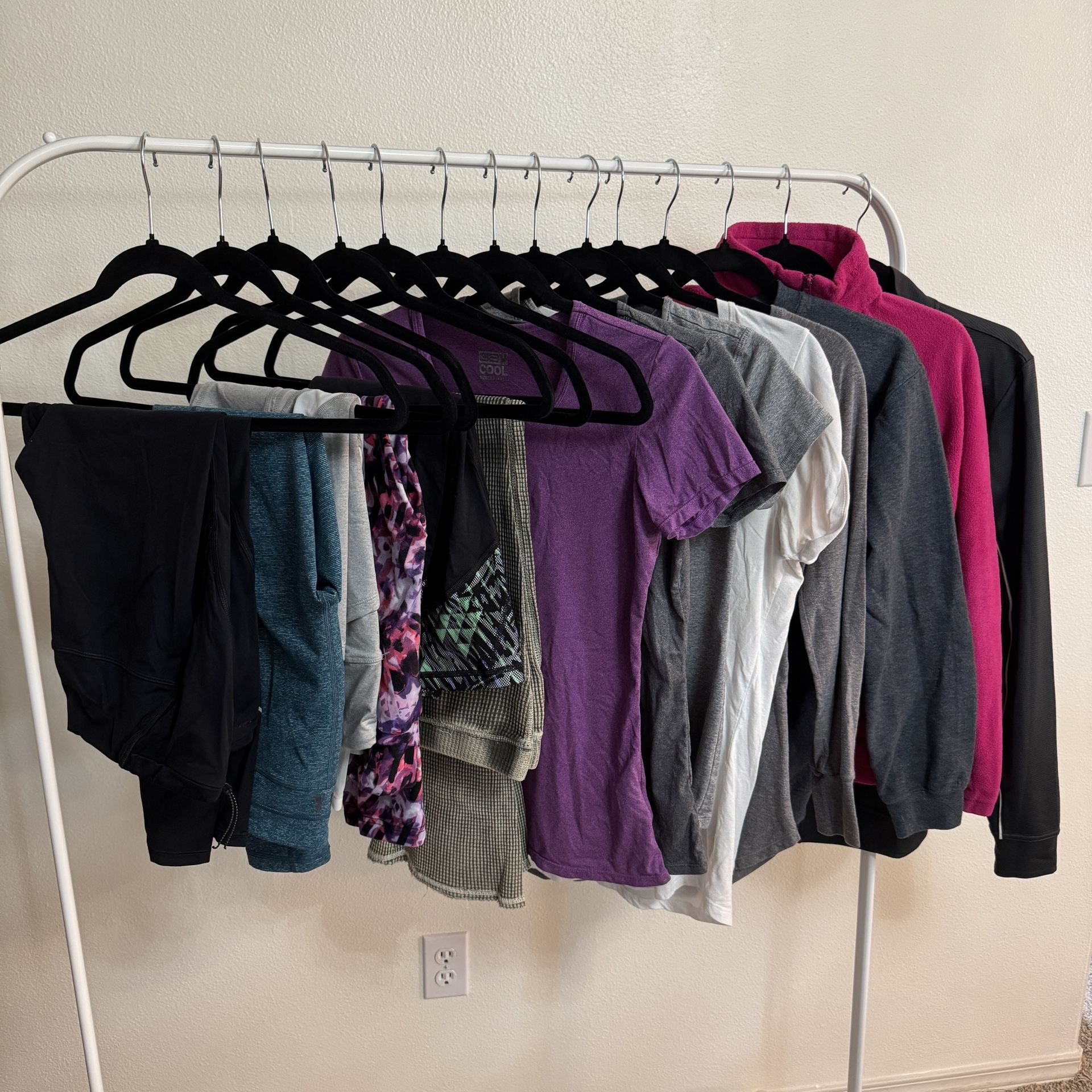 Women’s Athletic Wear Clothing Bundle Size Small 14 items