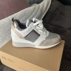 2 Pairs Women’s Platform Sneakers