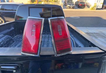 lincoln town car tail lights