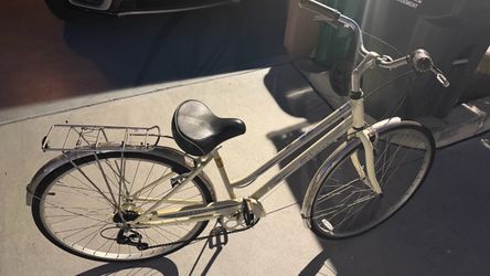 Women's Cruiser Schwinn Gateway Bike